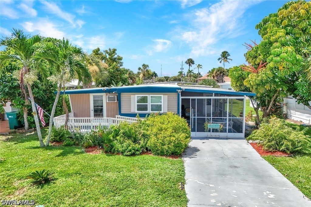 522 Menton Ln, Naples