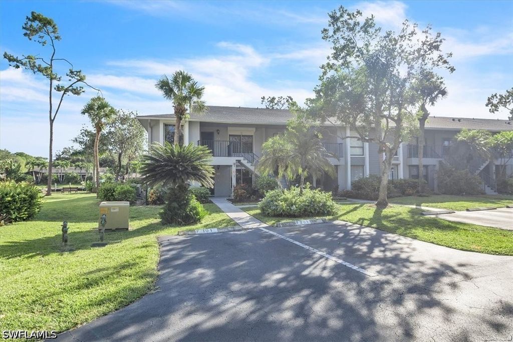 1223 Commonwealth Cir 101, Naples