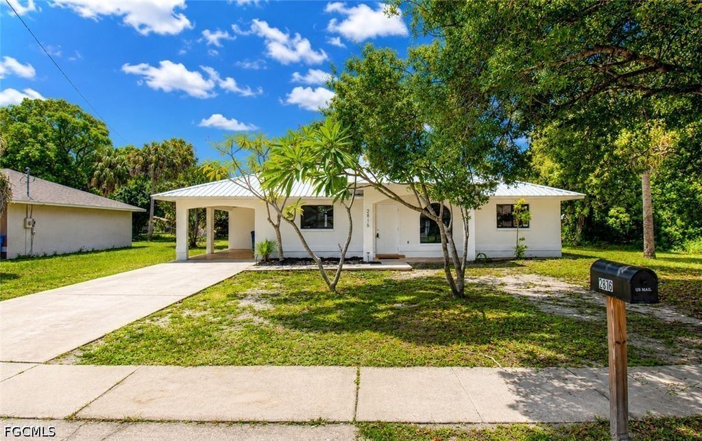 2816 Economy St, FORT MYERS