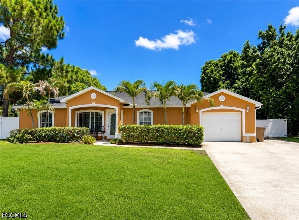 416 Candlewick Cir S, Lehigh Acres