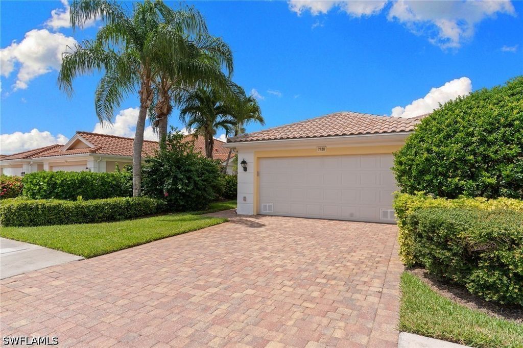 7620 Rozzini Ln, NAPLES