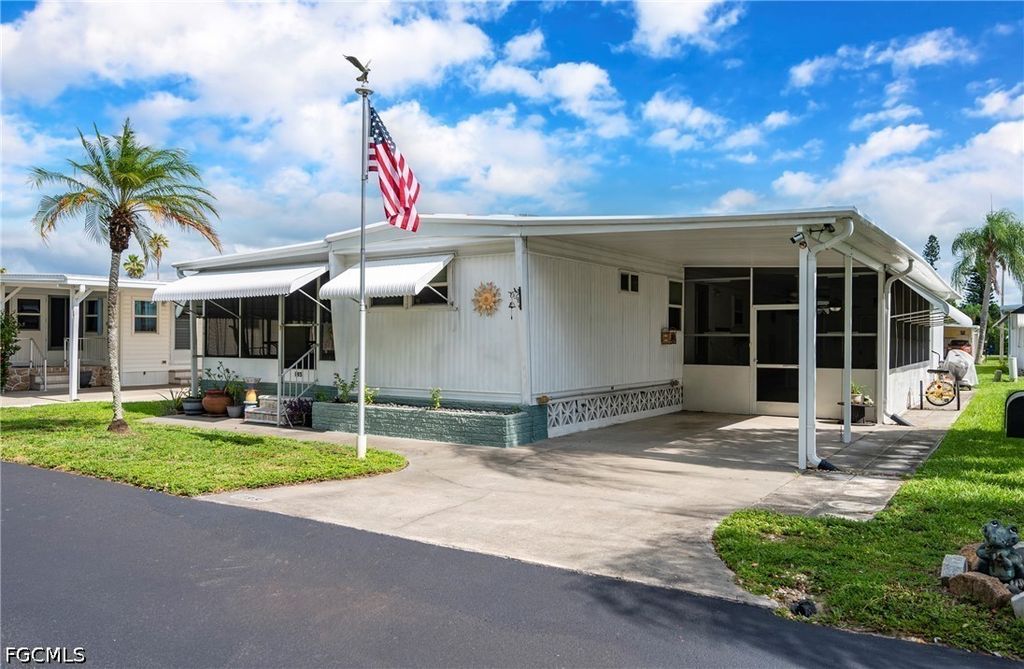 195 Domingo Dr, FORT MYERS