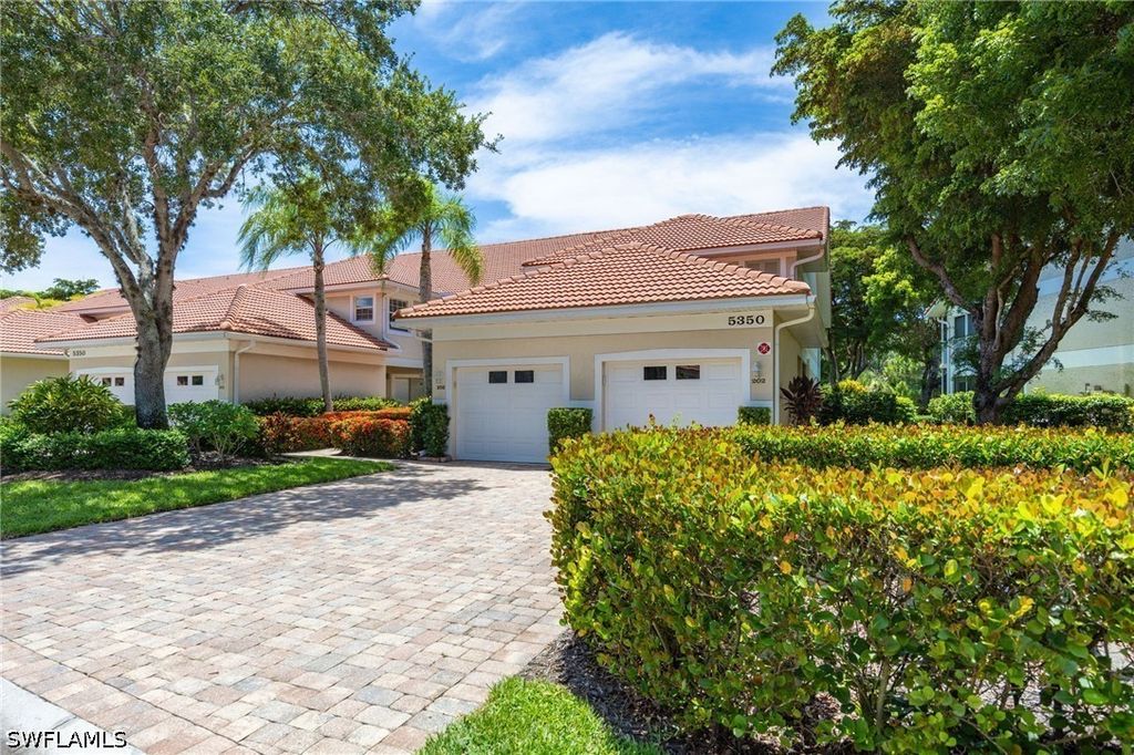 5350 Andover Dr 202, Naples