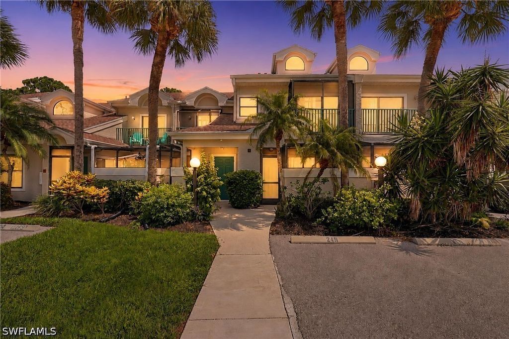 81 Emerald Woods Dr M3, Naples