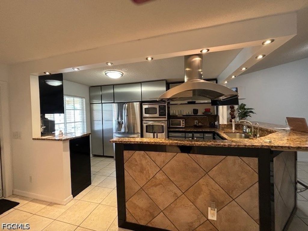 7779 Jewel Ln 202, Naples