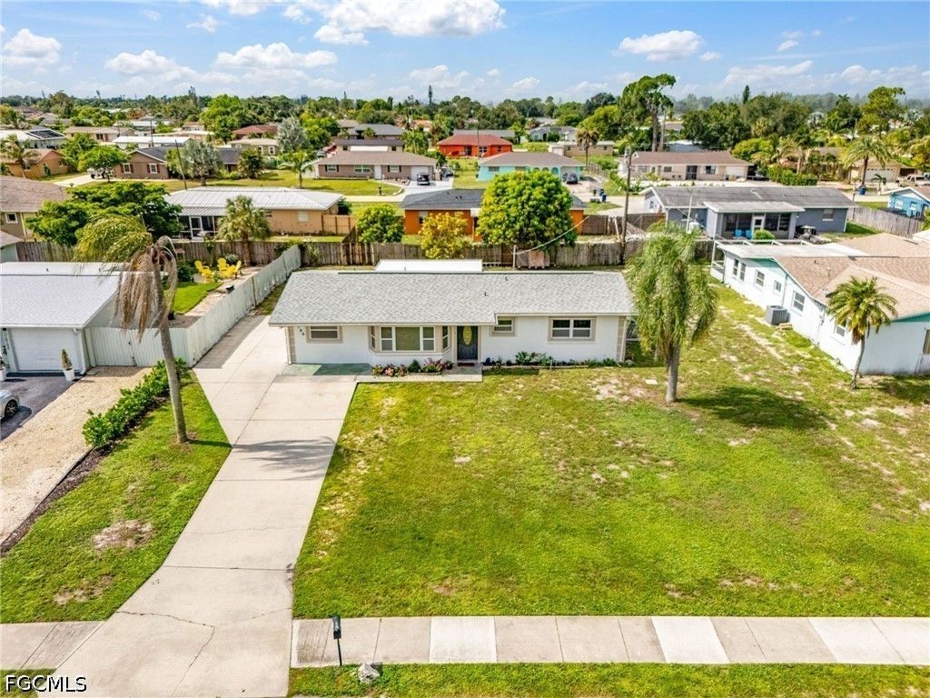 18186 Iris Rd, Fort Myers