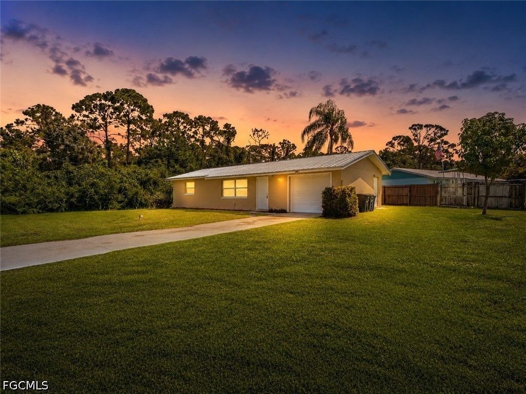 1290 Barrett Rd, North Fort Myers