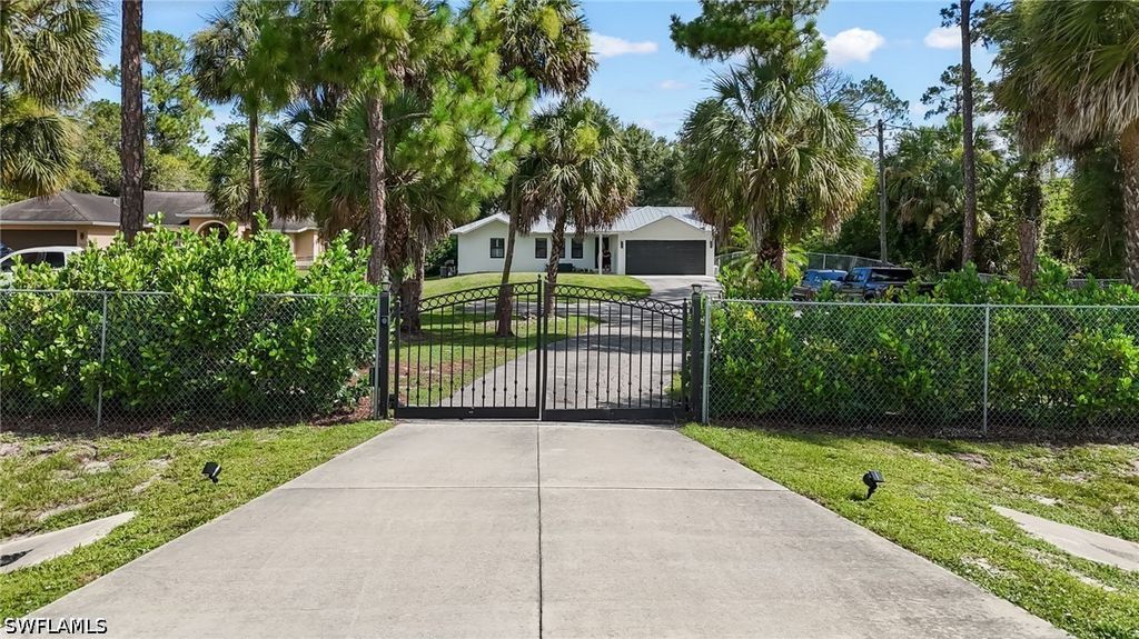 1871 Golden Gate Blvd E, Naples
