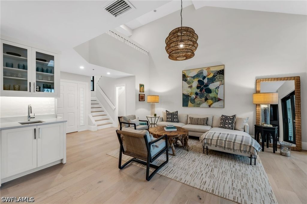 569 Park Shore Dr G5, Naples