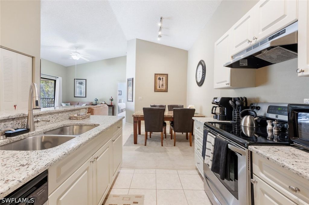 2190 Arbour Walk Cir 2221, Naples