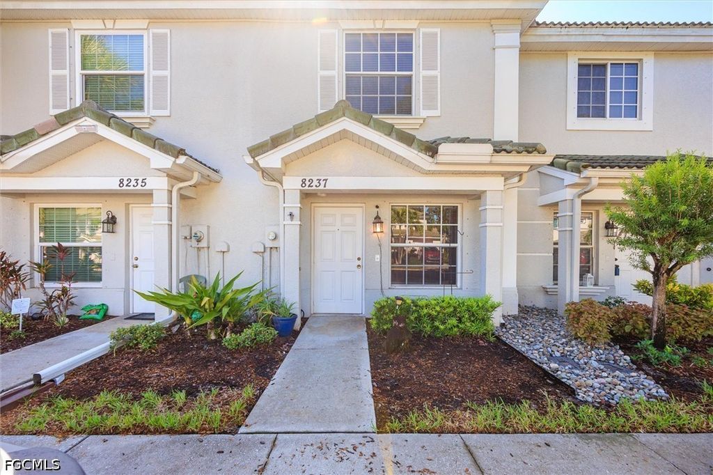 8237 Pacific Beach Dr, FORT MYERS