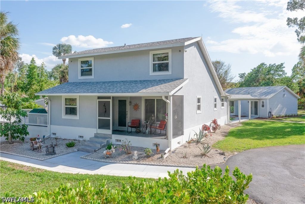 260 8th St Ne, Naples