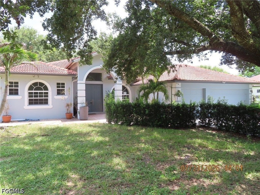 2610 52nd Ave Ne, Naples