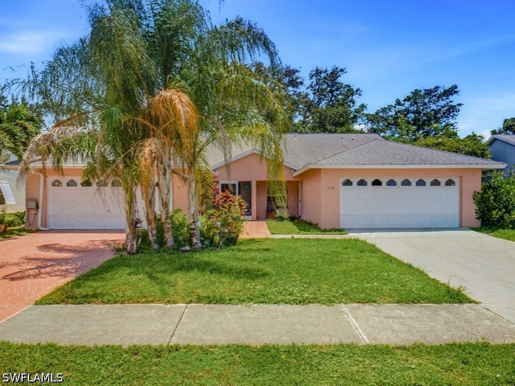 510 Saint Andrews Blvd 16, Naples