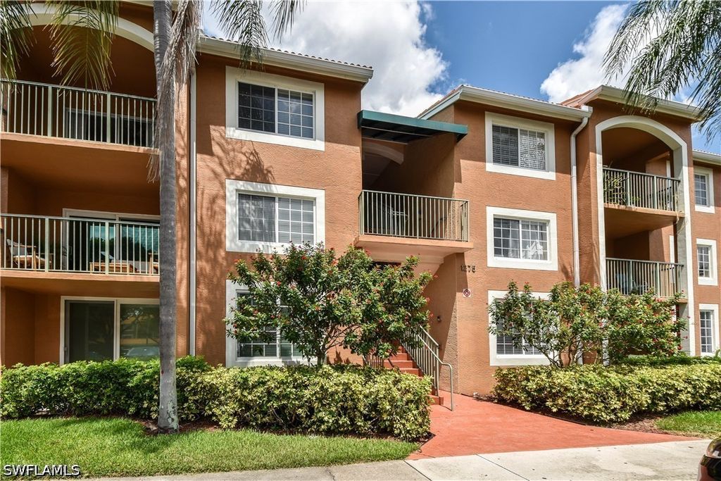 1275 Wildwood Lakes Blvd 303, Naples
