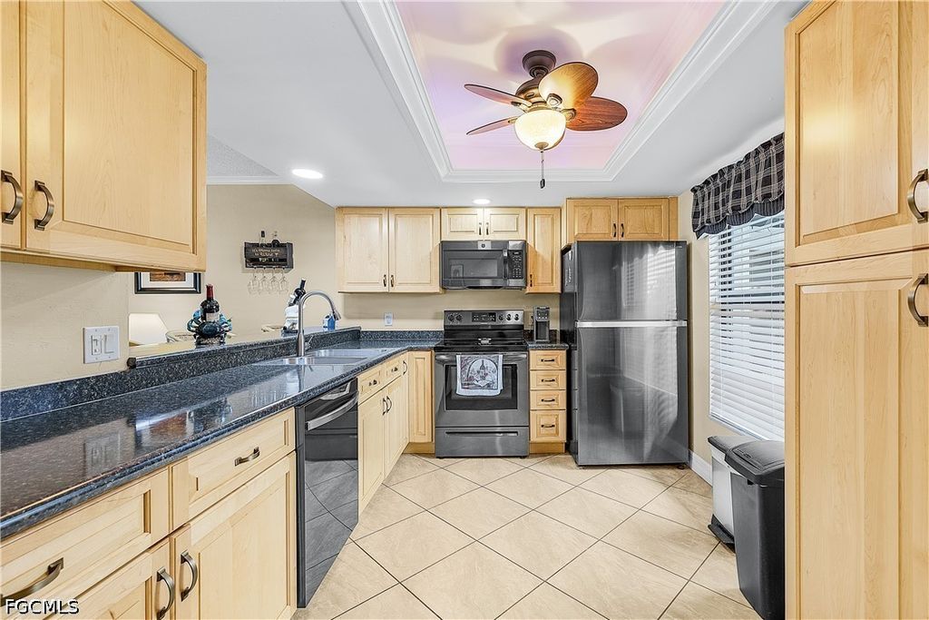 4708 Sw 8th Pl 105, CAPE CORAL