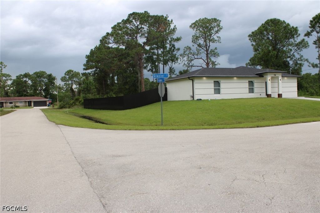 728 Glacier Ave, Lehigh Acres