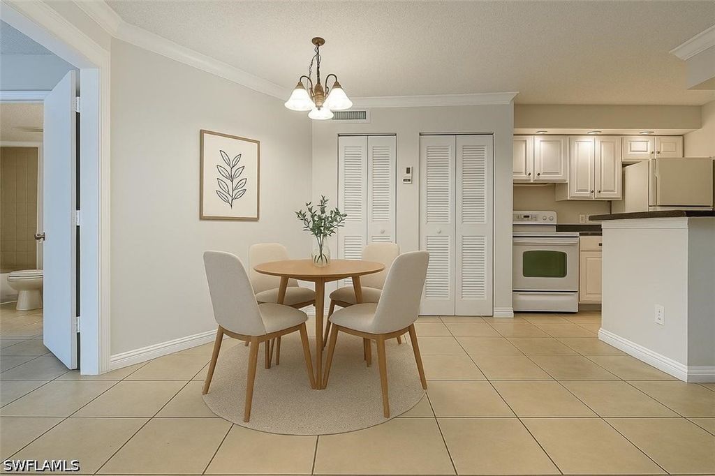 194 Santa Clara Dr 12, Naples