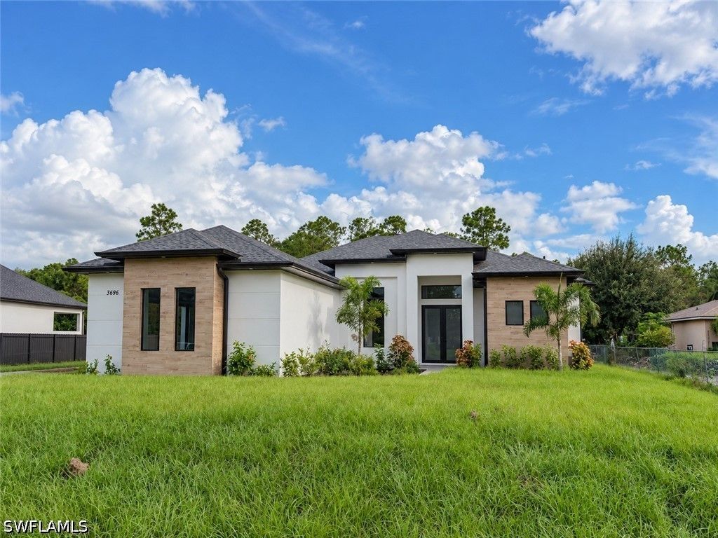 3696 18th Ave Ne, Naples