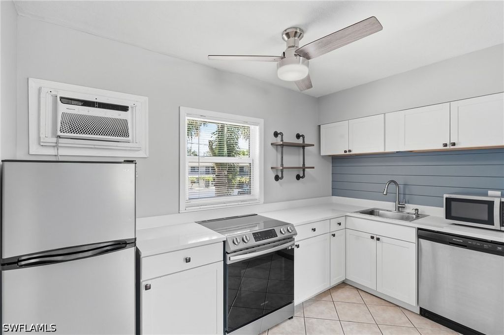 2590 1st St 202, Fort Myers