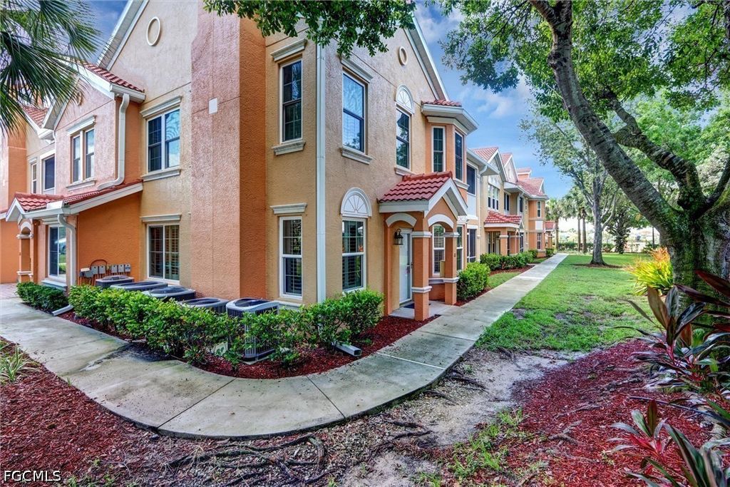 1750 Concordia Lake Cir 101, Cape Coral