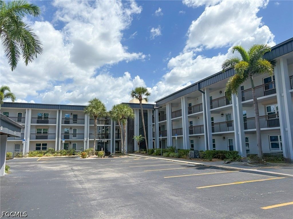 1740 Pine Valley Dr 115, FORT MYERS