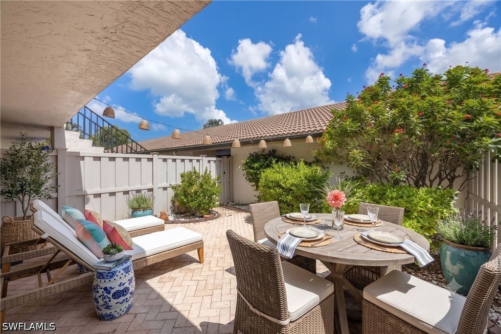 3350 10th St N 1104, Naples