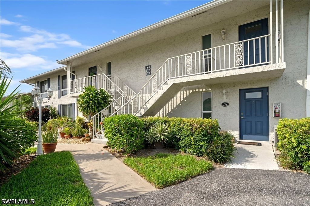 124 Penny Ln 5, Naples
