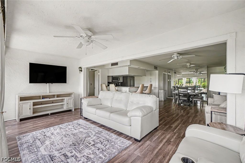 5625 Trailwinds Dr 412, FORT MYERS