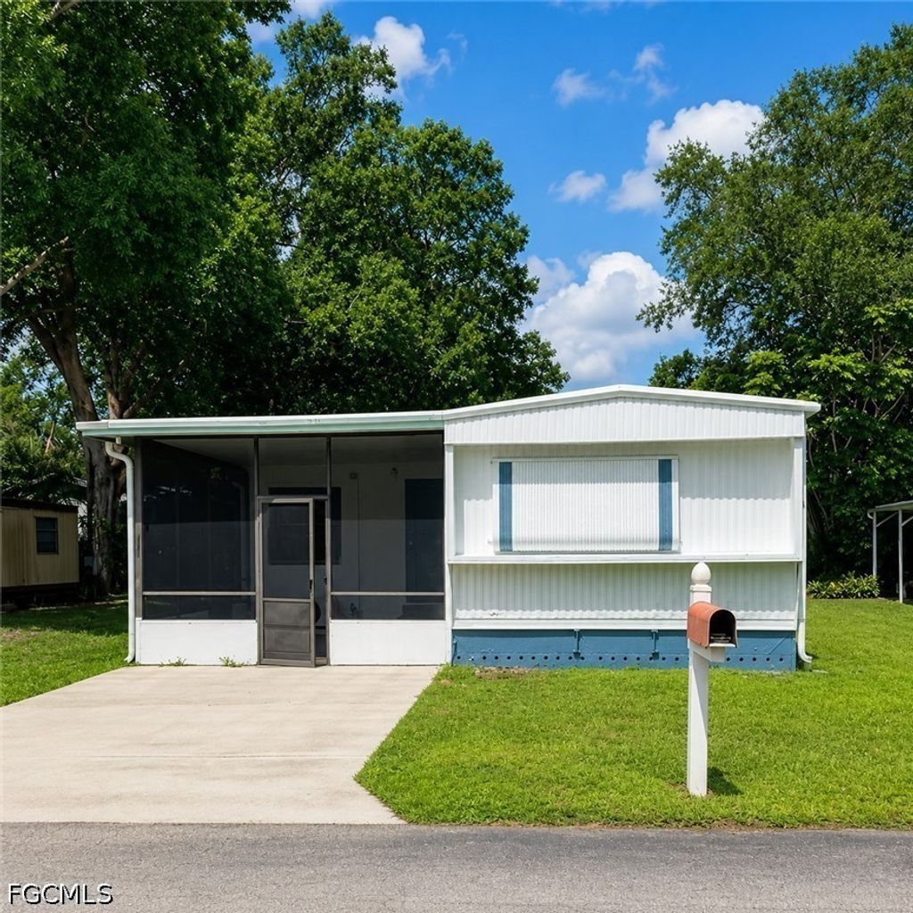316 W Buell Dr, Fort Myers