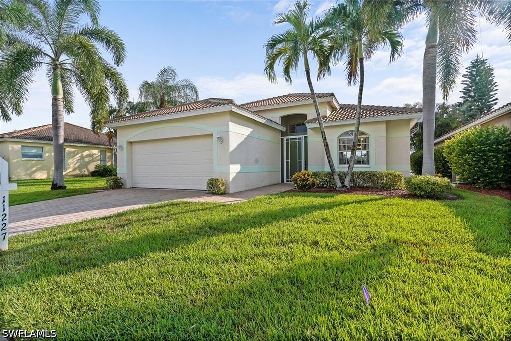 11227 Lakeland Cir, Fort Myers
