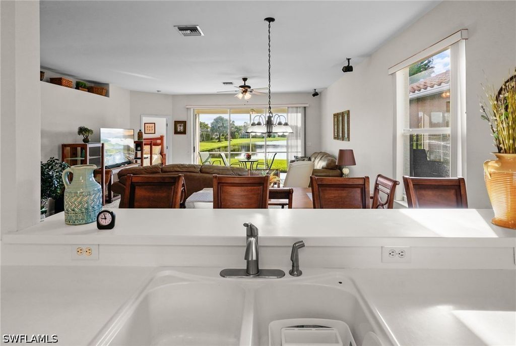 11227 Lakeland Cir, Fort Myers
