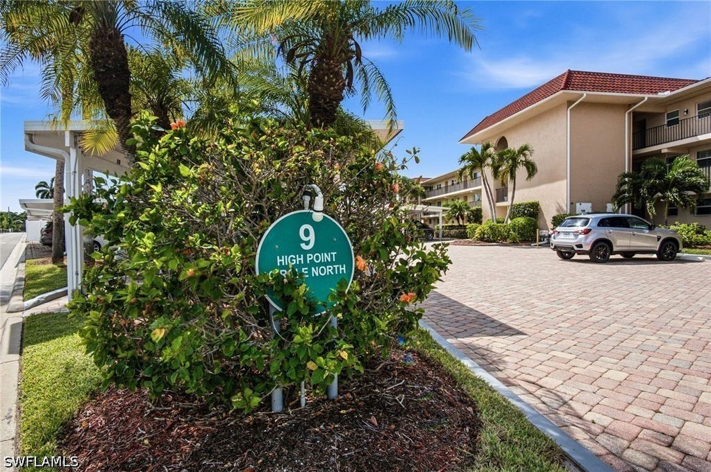 9 High Point Cir N 108, Naples
