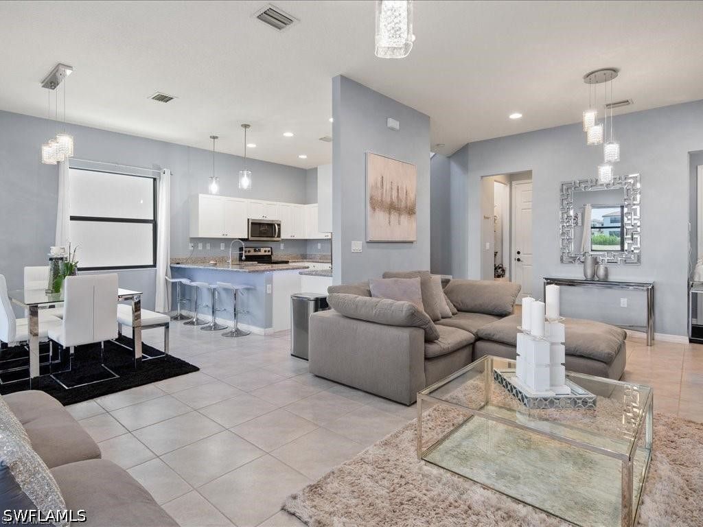 8812 Madrid Cir, Naples