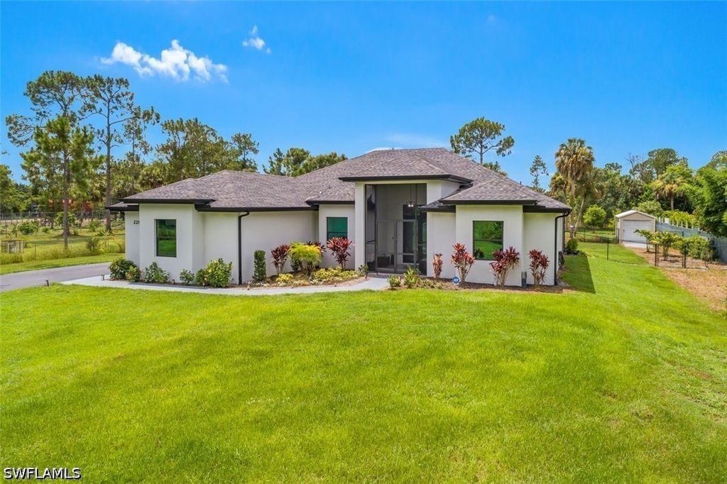 2286 2nd Ave Se, Naples