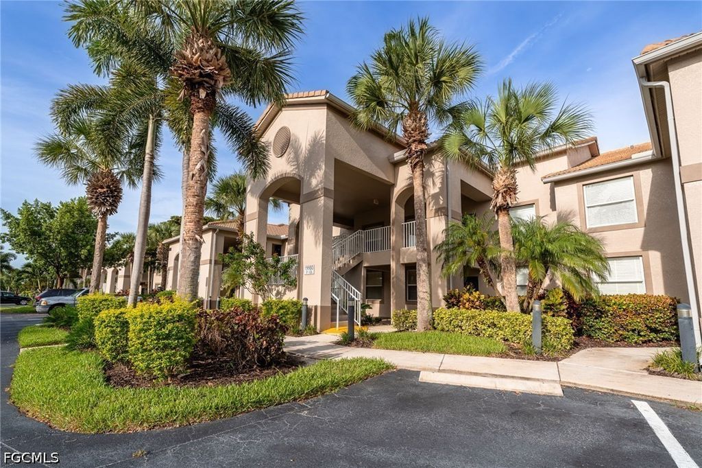 19980 Barletta Ln 923, Estero