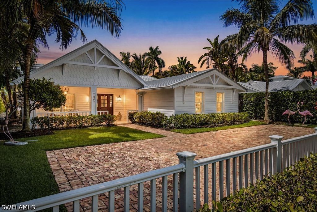 742 11th Ave S, Naples