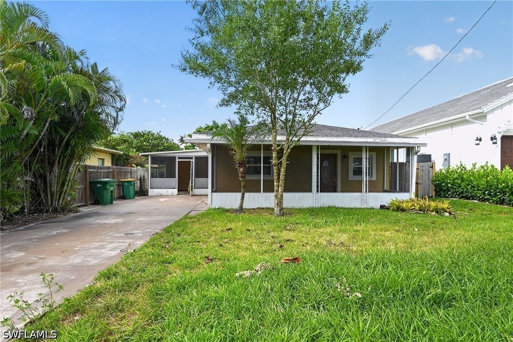 1266 Trl Ter Dr, Naples
