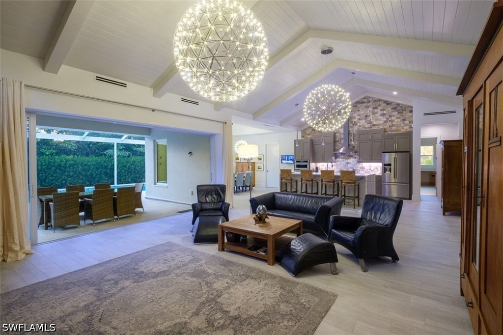 4 Willoughby Dr, Naples