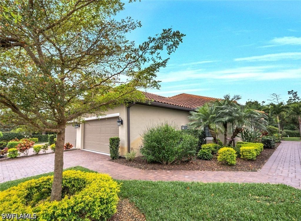 8209 Lucello Ter W, Naples