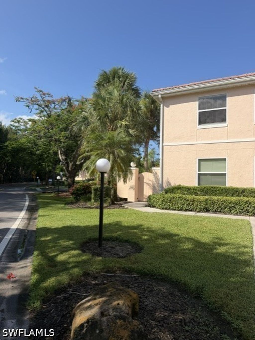 628 Woodshire Ln G12, Naples