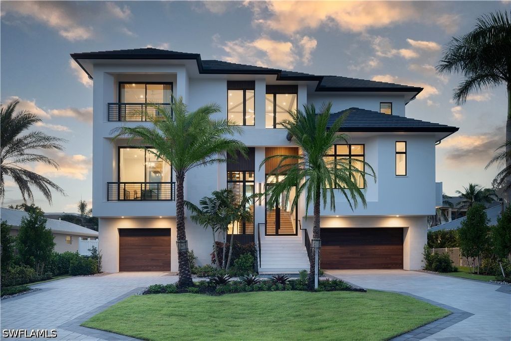 141 Channel Dr, Naples