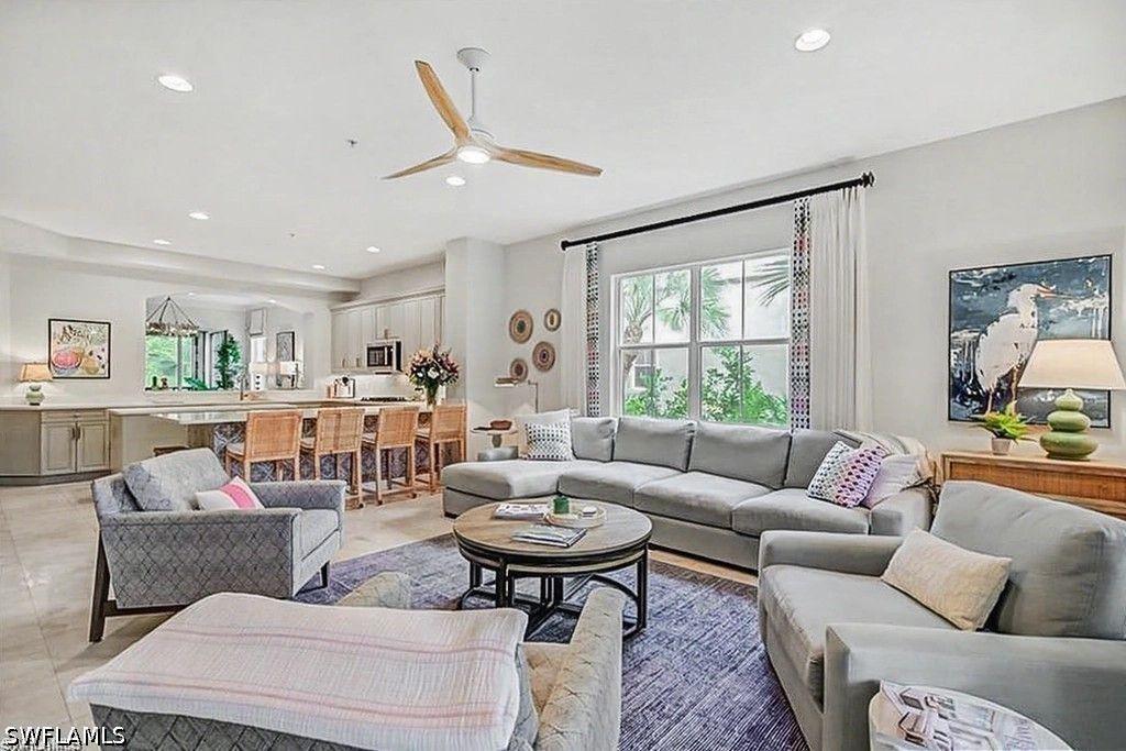 2855 Tiburon Blvd E 102, Naples