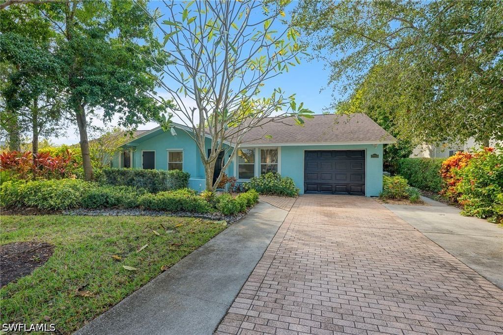 27218 Barefoot Ln, Bonita Springs