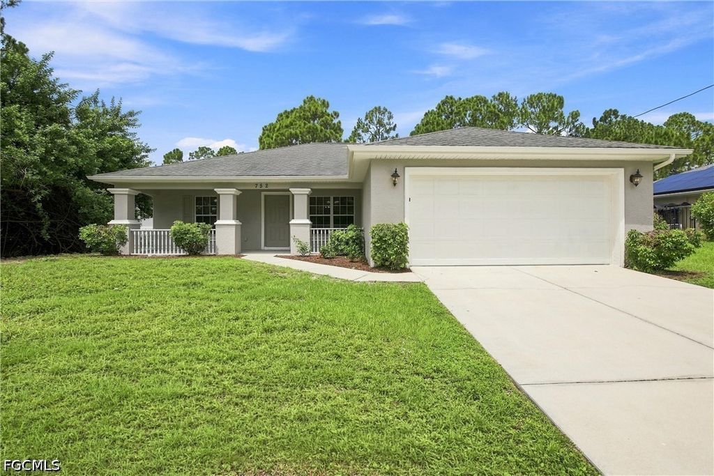 752 Barclay Ave, LEHIGH ACRES