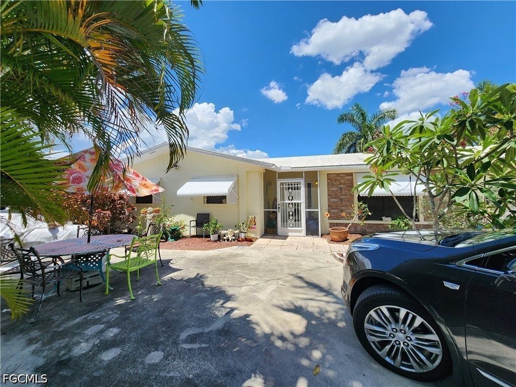 1370 Harbor View Dr, NORTH FORT MYERS