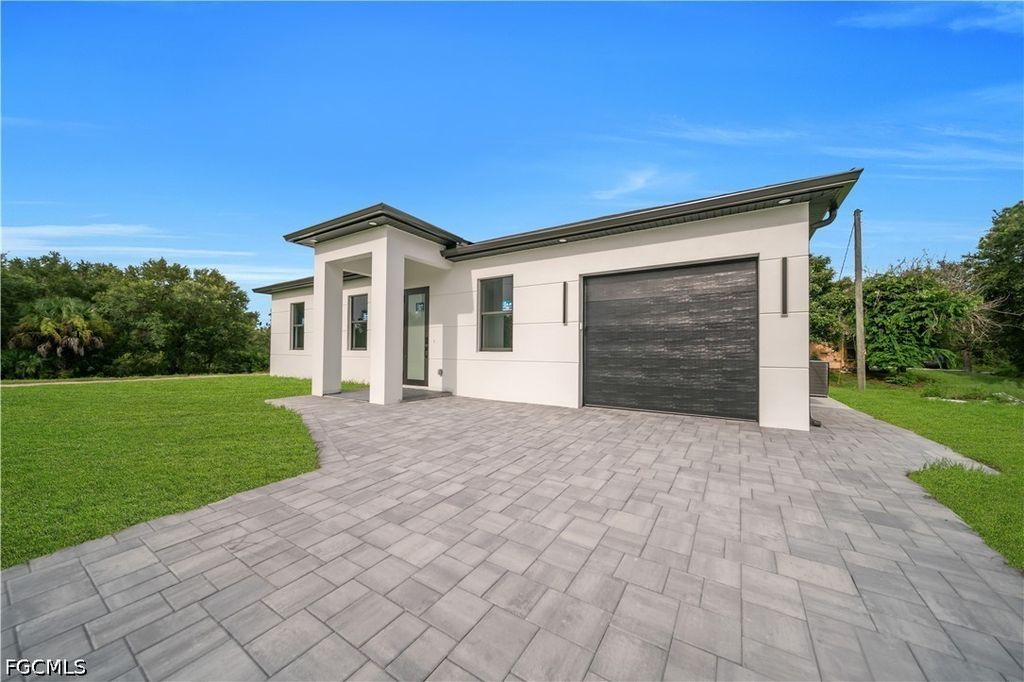 1800 Hibiscus Ave, Lehigh Acres