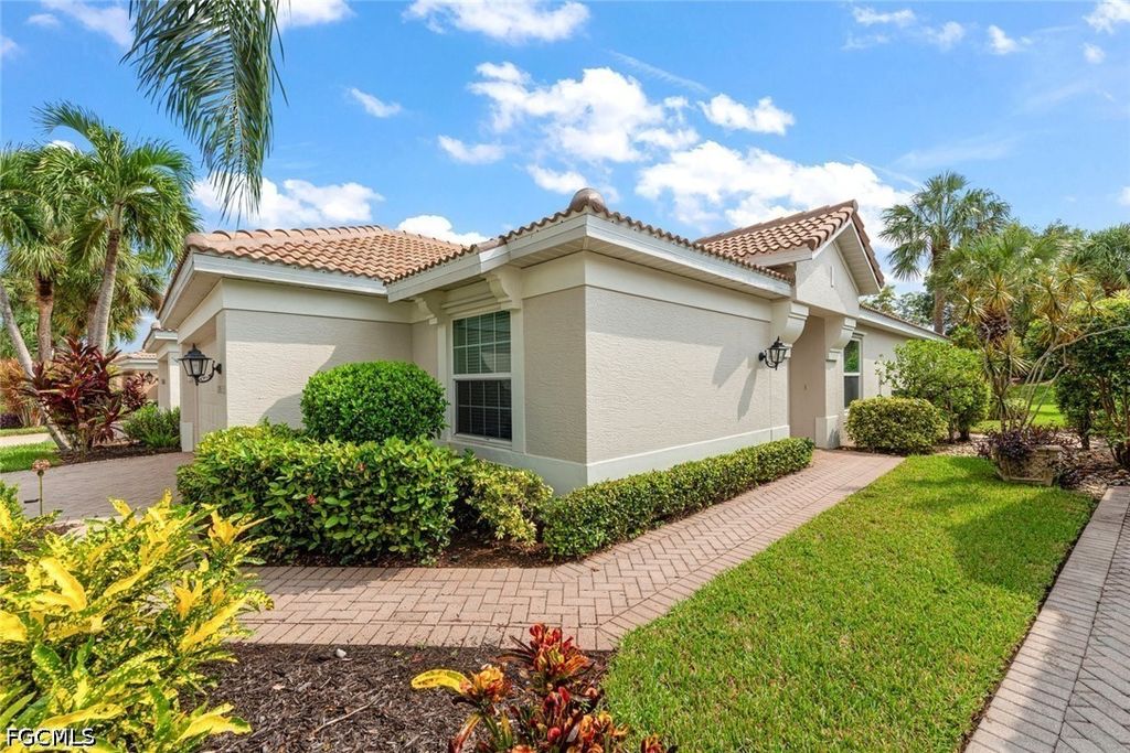 10053 Colonial Country Club Blvd, Fort Myers