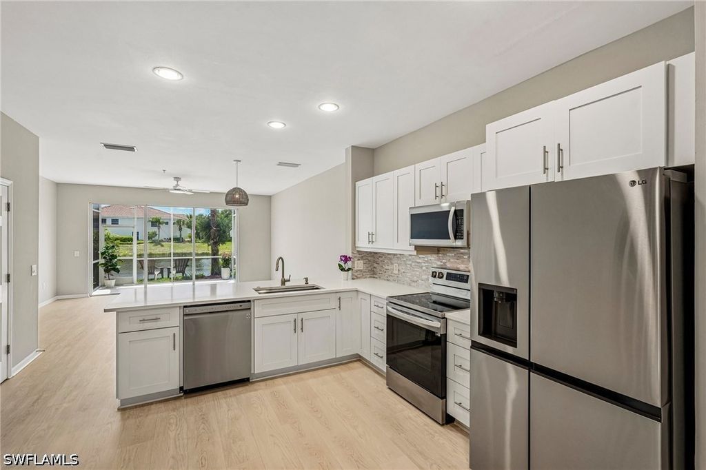 1104 Oxford Ln 44, NAPLES