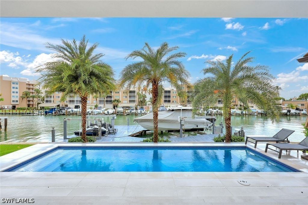860 Partridge Ct, Marco Island